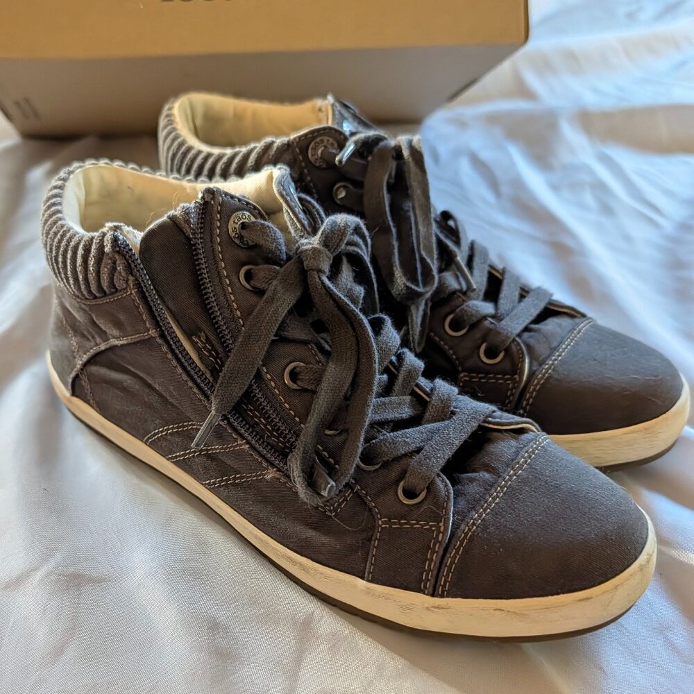 Taos Women's size 8.5 grey Startup shoe